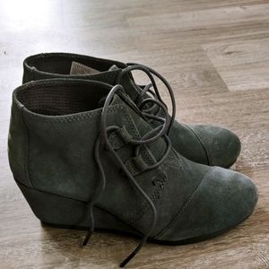 Tom's Kayla grey suede bootie